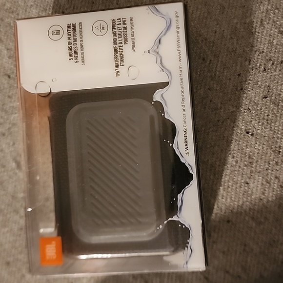 A JBL go 3 Bluetooth speaker - Picture 4 of 4